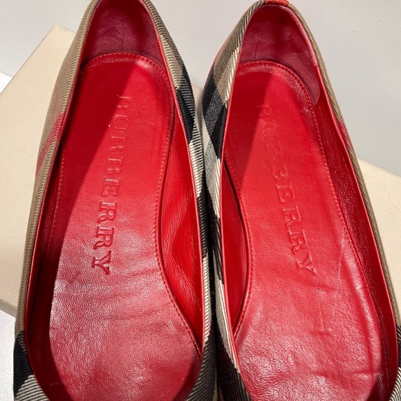 **SOLD** Burberry | Avonwick Housecheck Flats - Picture 9 of 12